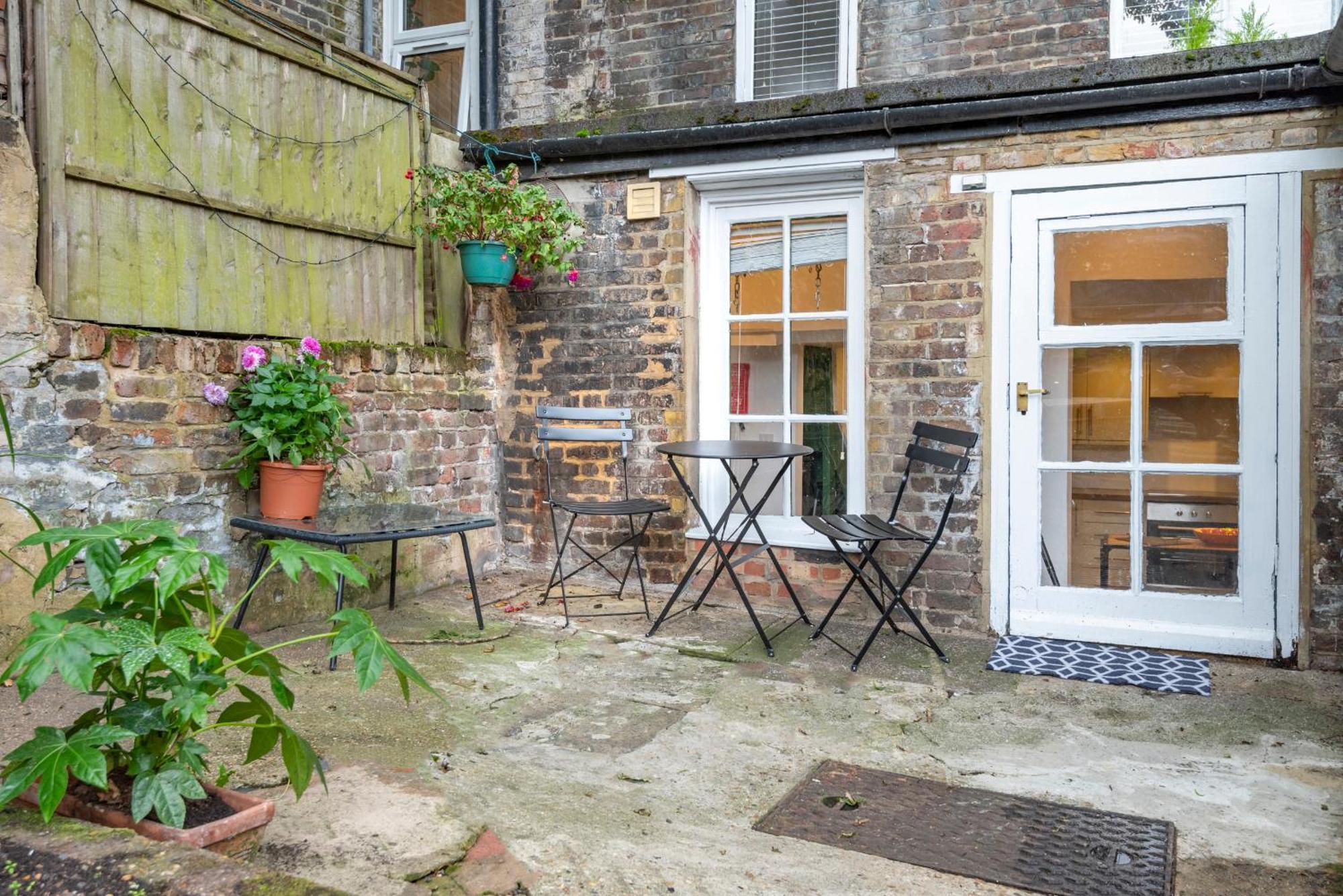 Апартаменты Chic 1-Bed Garden Flat, London, Convenient For Tower Bridge, Great Public Transport Экстерьер фото
